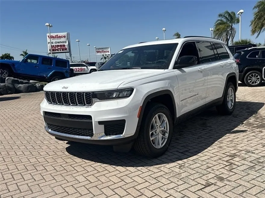 2025 Jeep Grand Cherokee Laredo photo 1