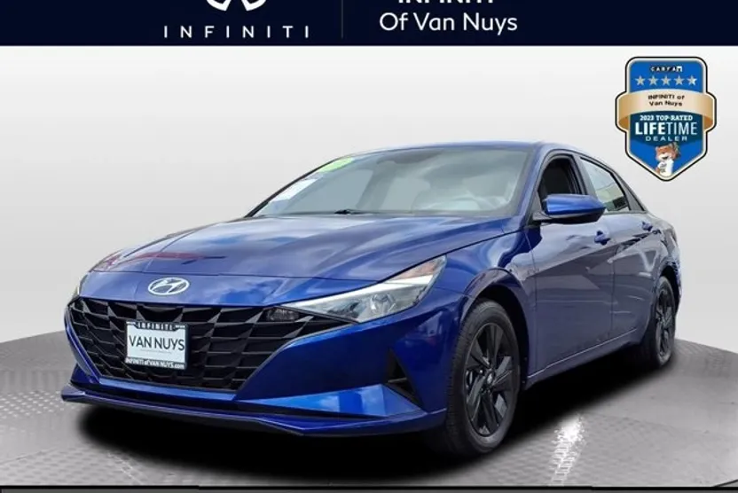 2023 Hyundai Elantra SEL photo 1