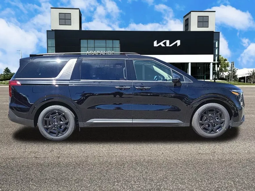 2025 Kia Carnival SX photo 1
