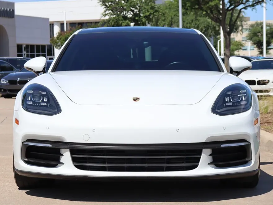 2018 Porsche Panamera Base 4 photo 1