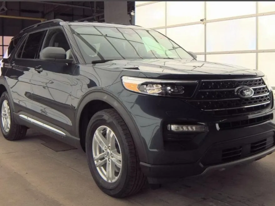 2023 Ford Explorer XLT photo 1