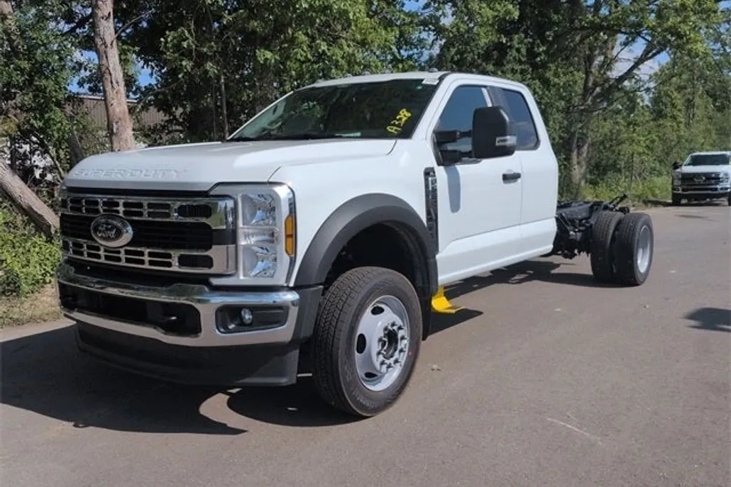 2025 Ford F-550 photo 1