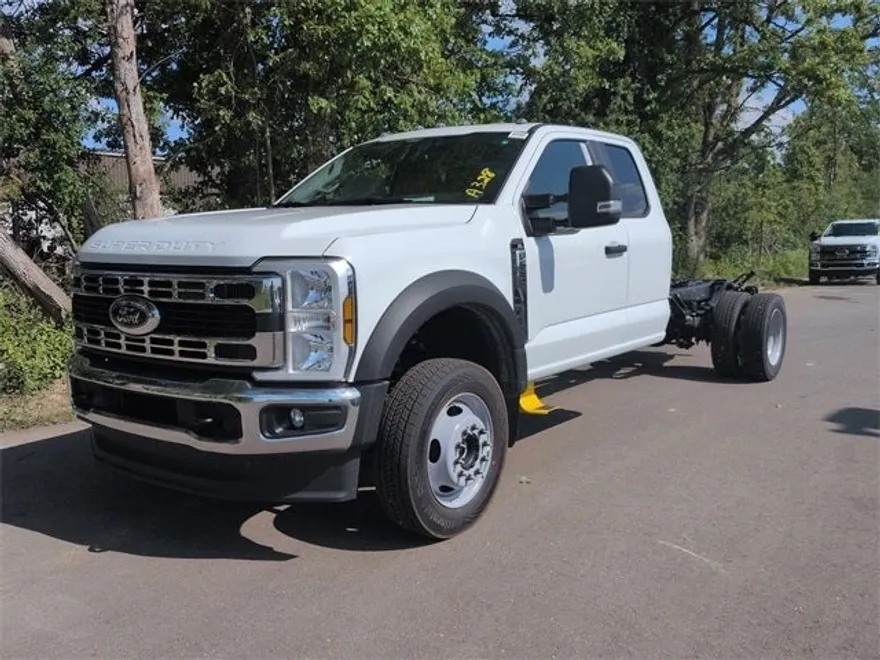 2025 Ford F-550 photo 1