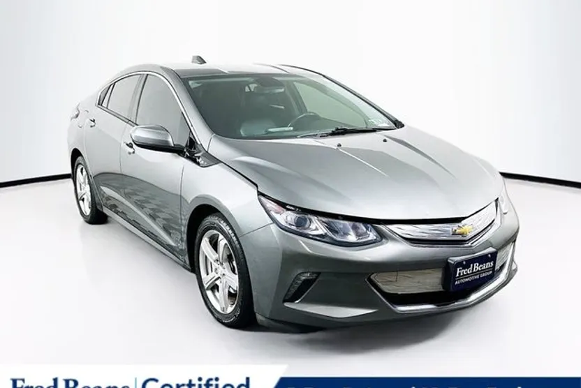 2017 Chevrolet Volt LT photo 1