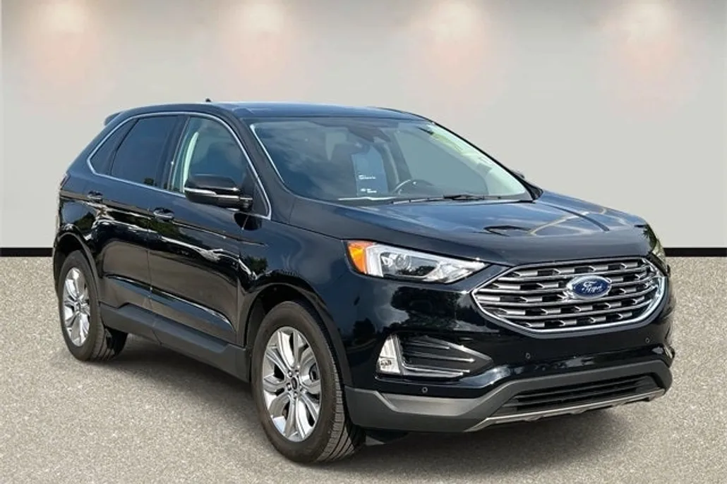 2024 Ford Edge Titanium photo 1