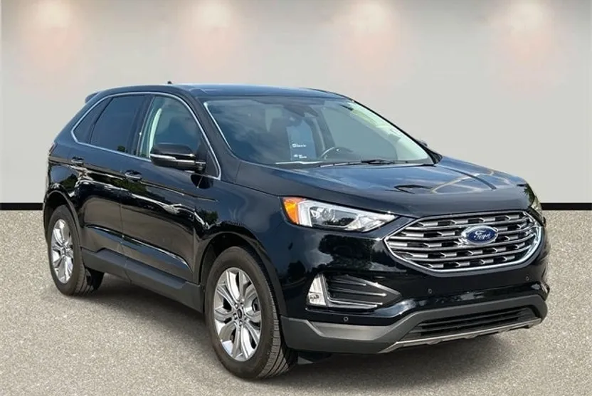 2024 Ford Edge Titanium photo 1