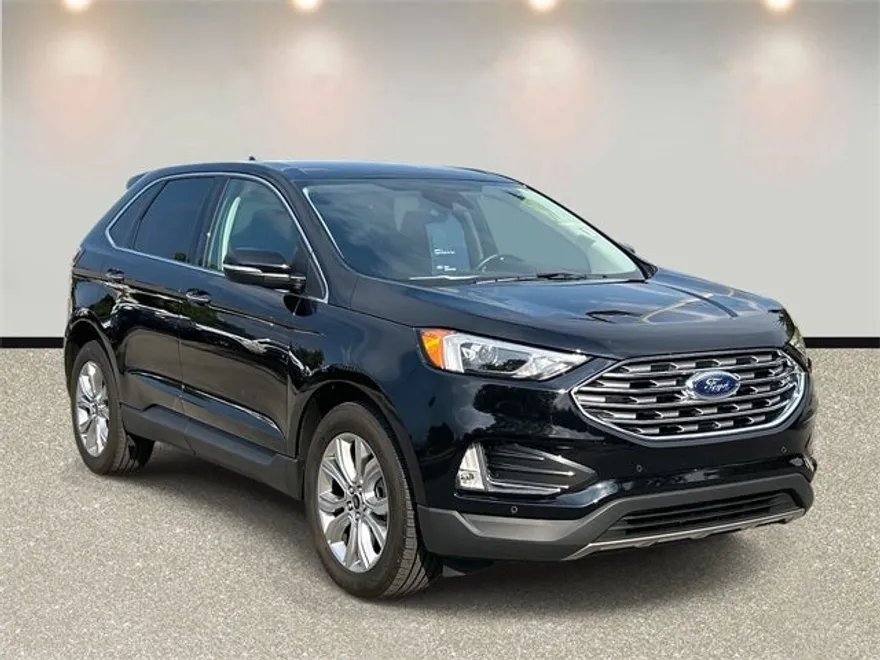 2024 Ford Edge Titanium photo 1