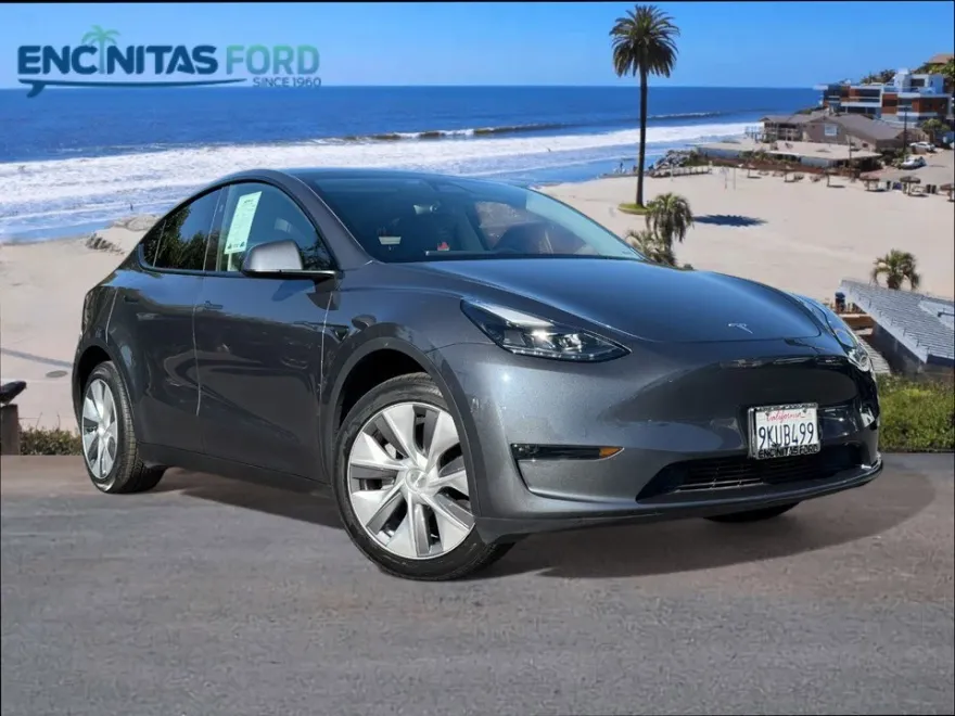 2024 Tesla Model Y Long Range photo 1