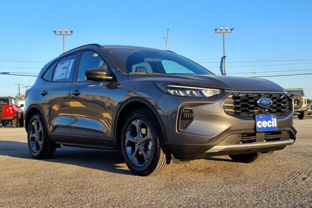 2025 Ford Escape ST-Line photo 1