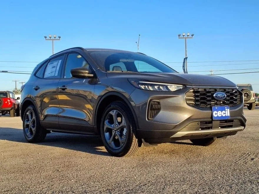 2025 Ford Escape ST-Line photo 1