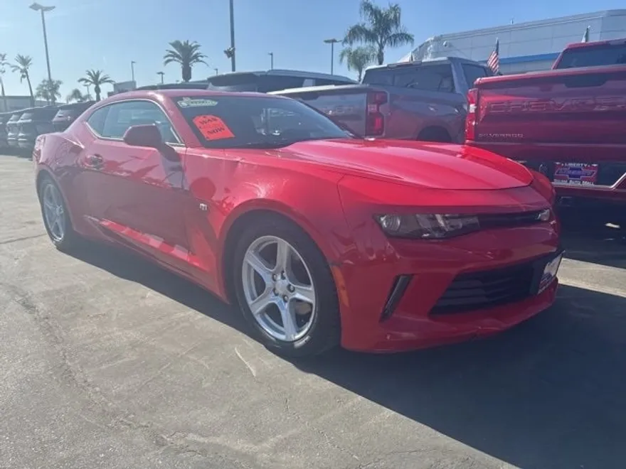 2017 Chevrolet Camaro 1LT photo 1