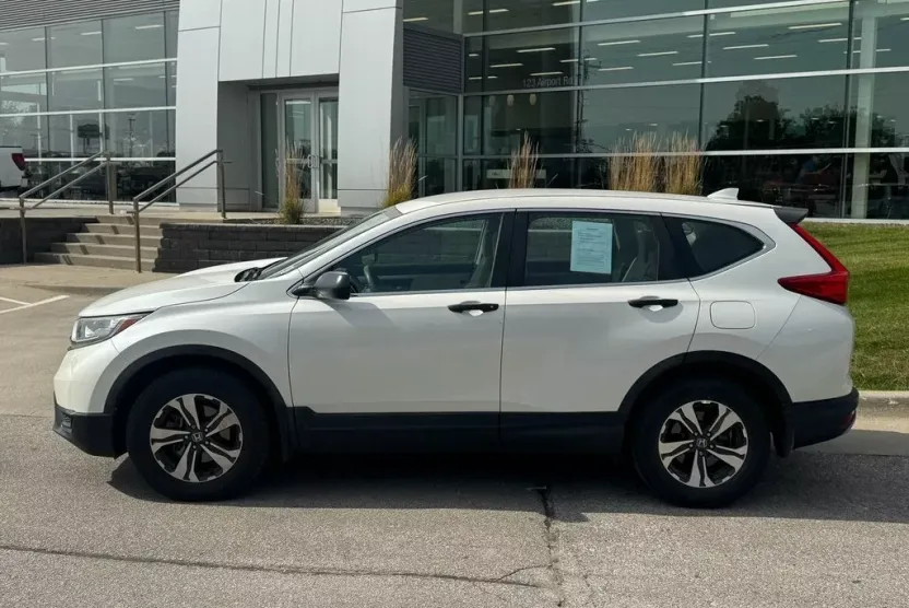2017 Honda CR-V LX photo 1