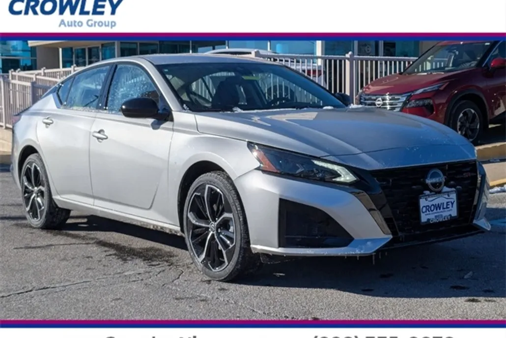 2025 Nissan Altima SR photo 1