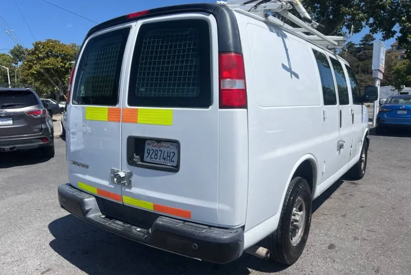 2017 Chevrolet Express 2500 Cargo Van photo 1