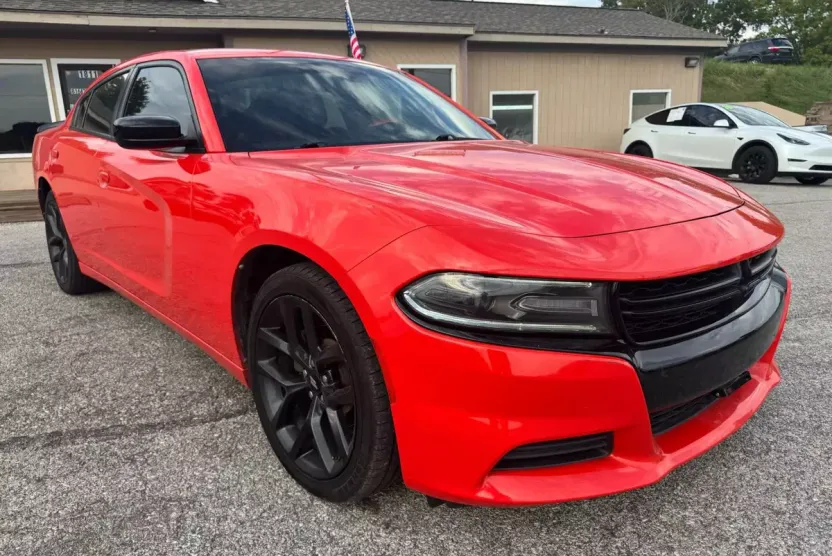 2019 Dodge Charger SXT photo 1