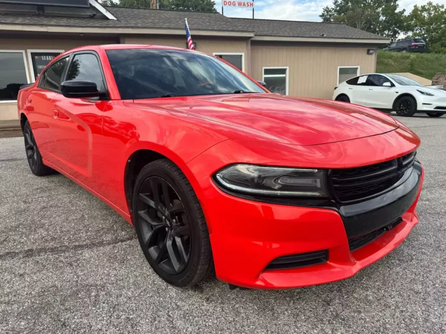 2019 Dodge Charger SXT photo 1