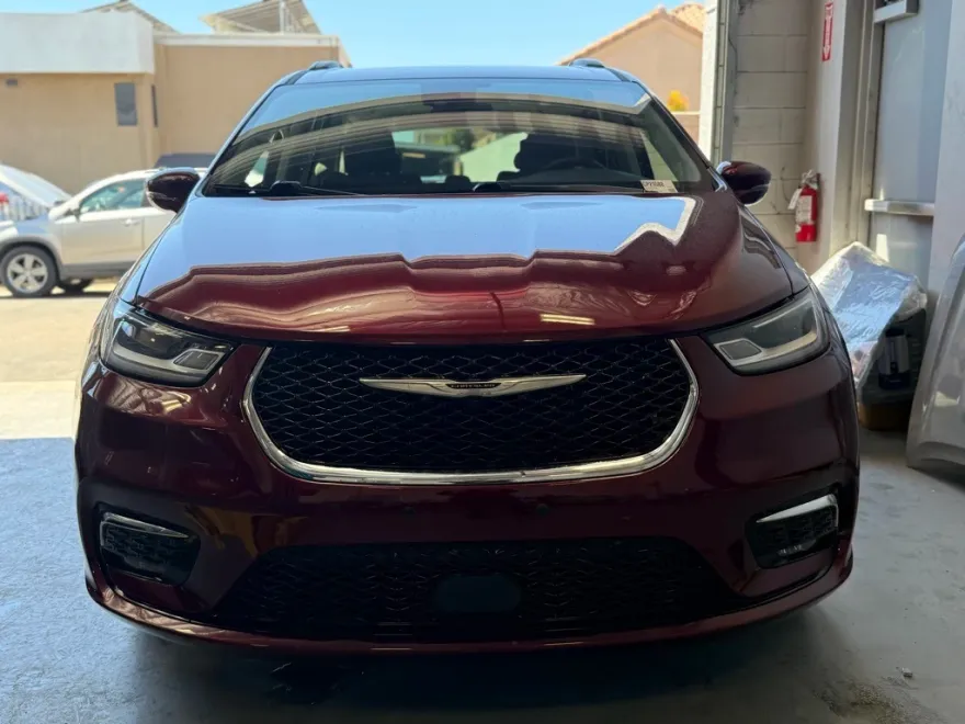 2021 Chrysler Pacifica Touring photo 1