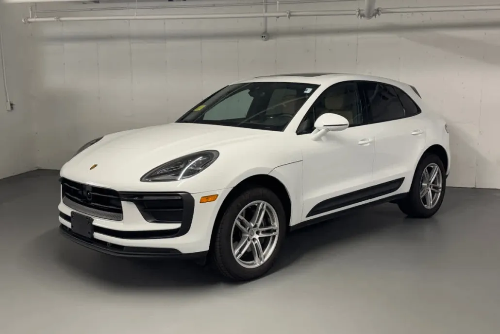 2025 Porsche Macan T photo 1