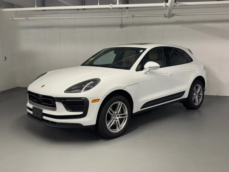 2025 Porsche Macan T photo 1