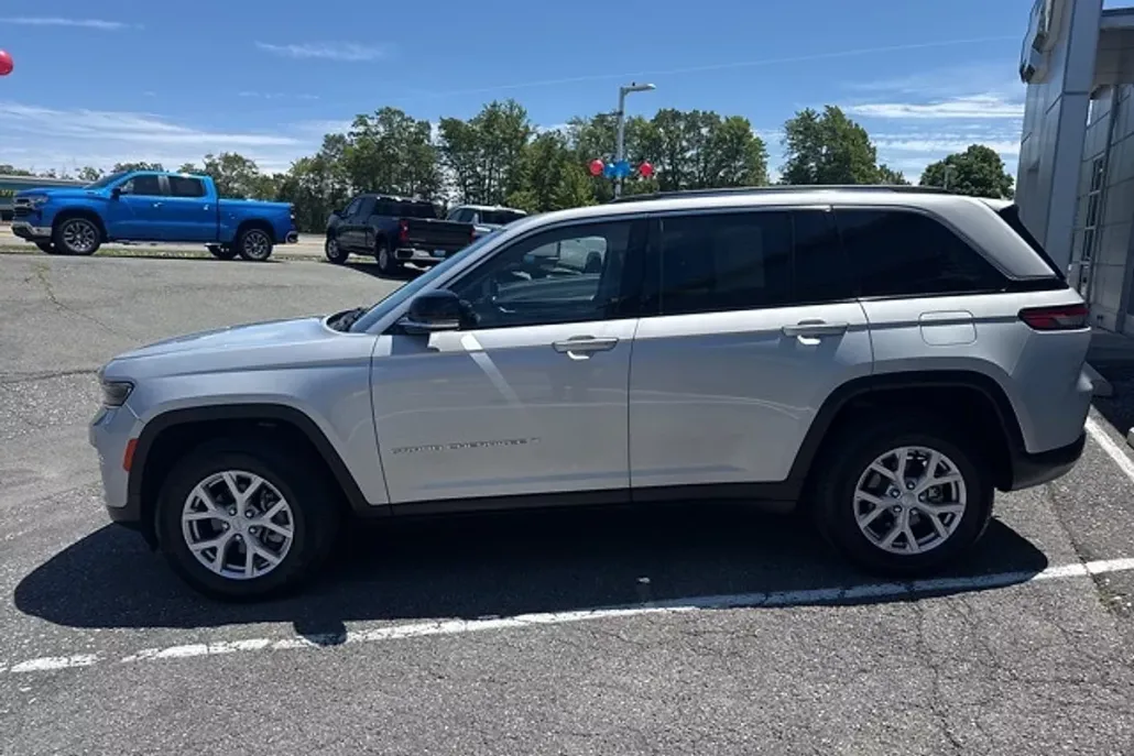 2022 Jeep Grand Cherokee Limited photo 1
