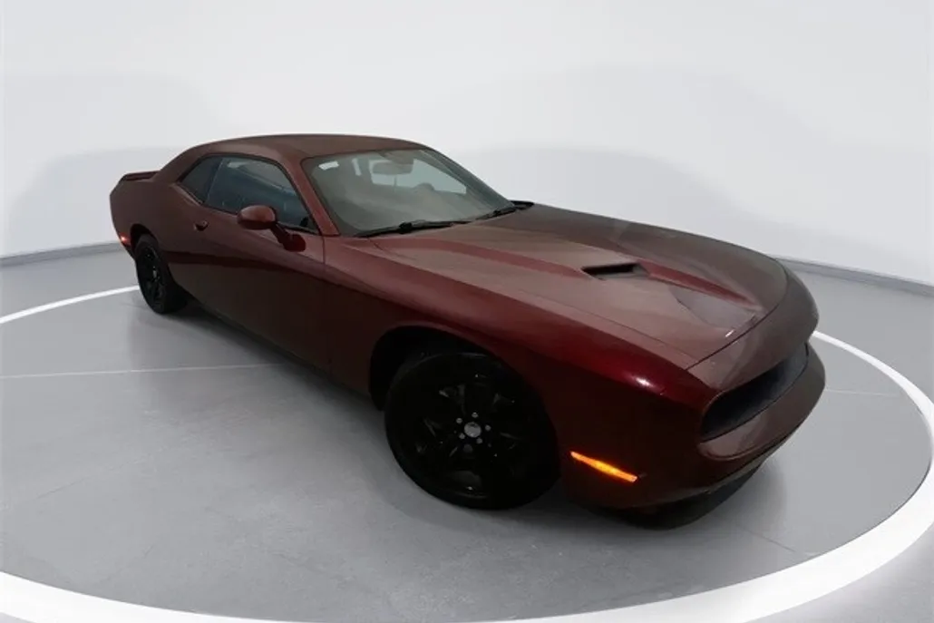 2022 Dodge Challenger SXT photo 1