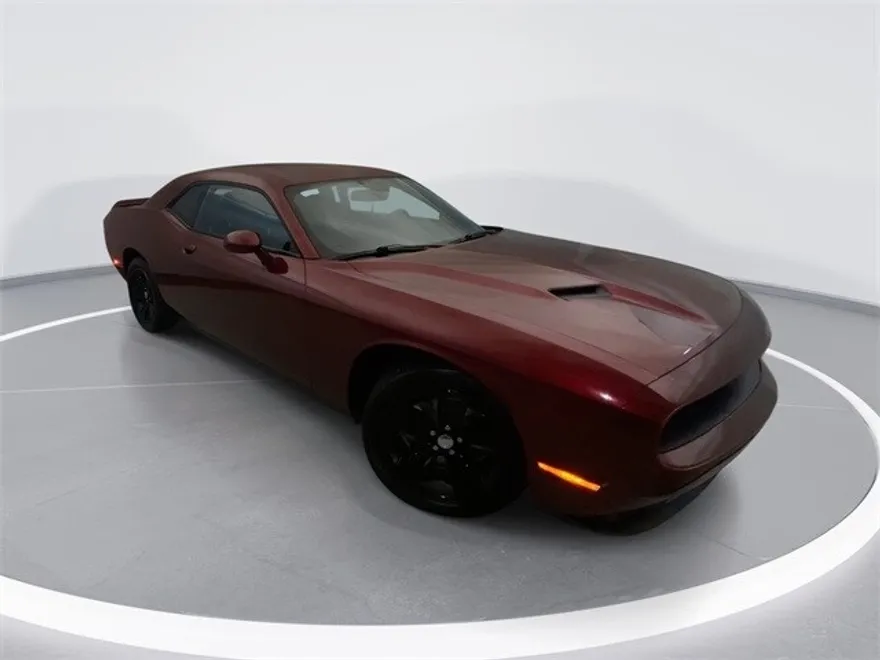 2022 Dodge Challenger SXT photo 1