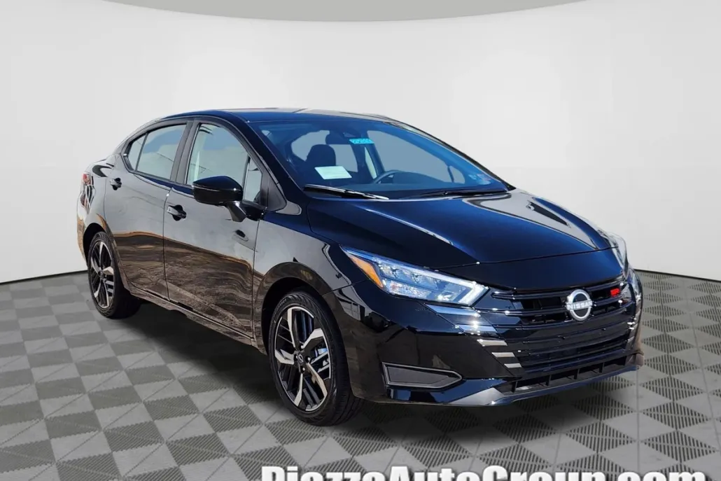 2025 Nissan Versa 1.6 SR photo 1