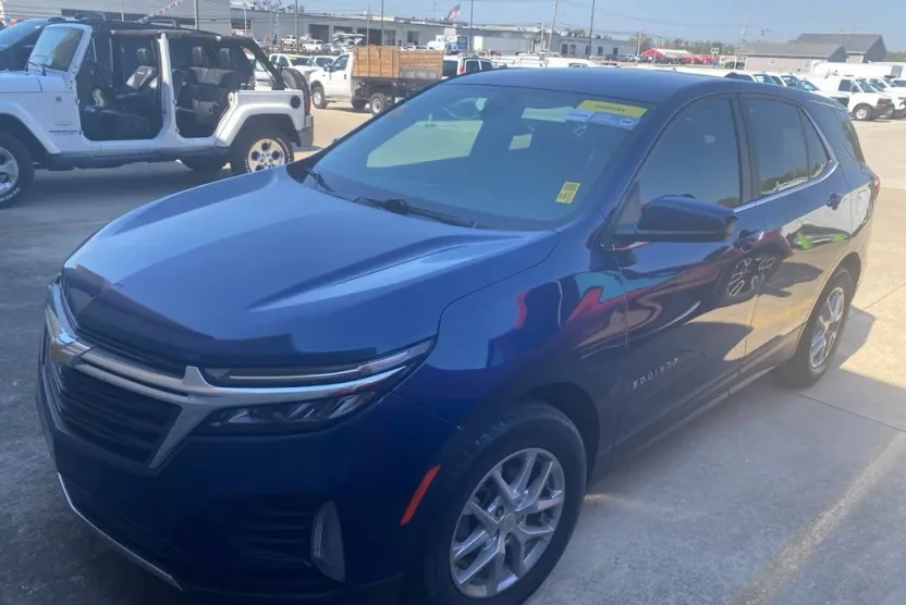 2022 Chevrolet Equinox LT photo 1