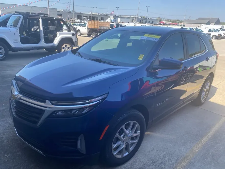2022 Chevrolet Equinox LT photo 1