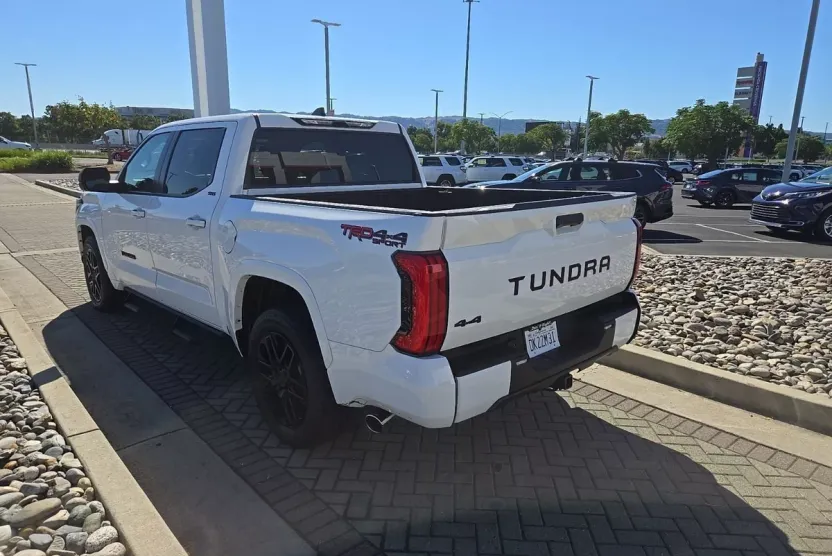 2024 Toyota Tundra SR5 photo 1