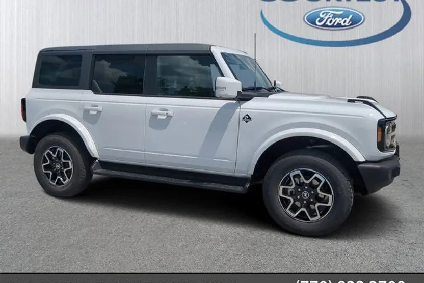2025 Ford Bronco Outer Banks photo 1