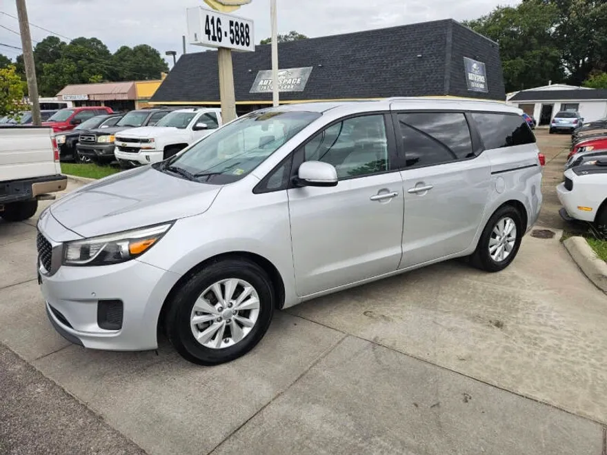 2018 Kia Sedona LX photo 1