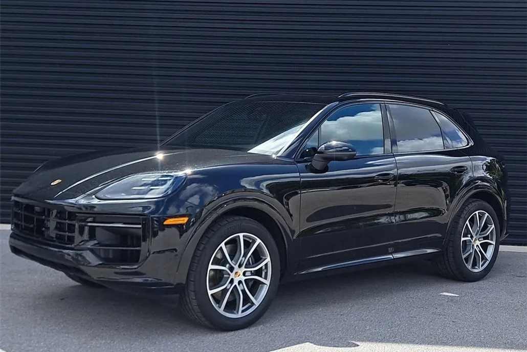 2025 Porsche Cayenne Base photo 1