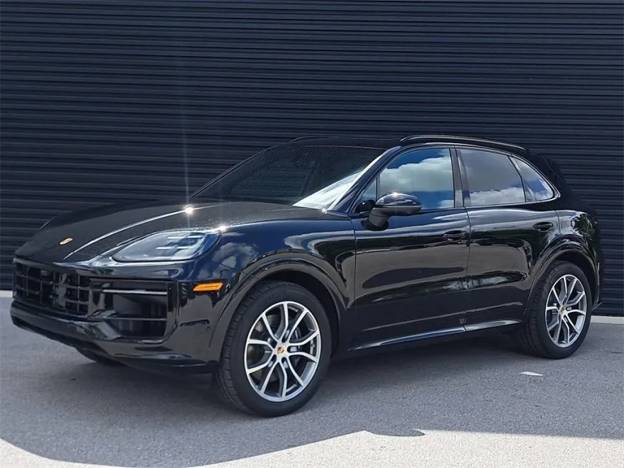 2025 Porsche Cayenne Base photo 1