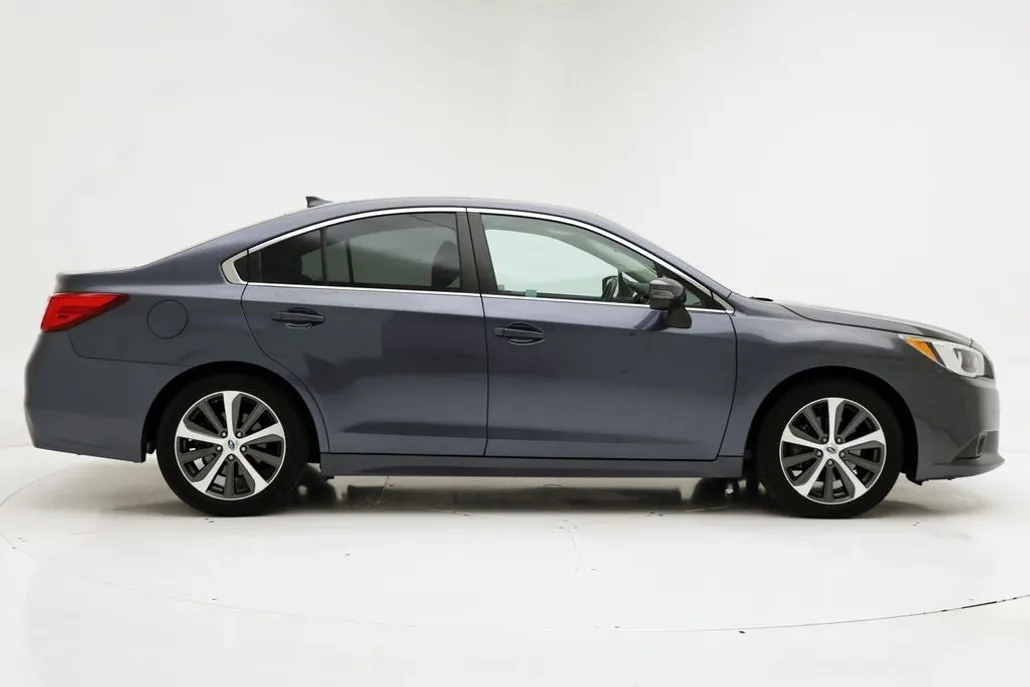 2016 Subaru Legacy 3.6R Limited photo 1