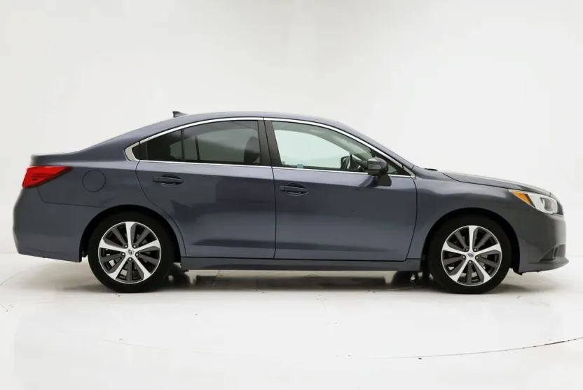 2016 Subaru Legacy 3.6R Limited photo 1