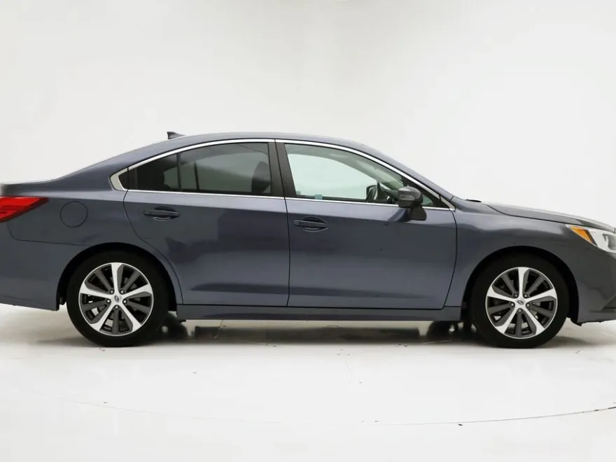 2016 Subaru Legacy 3.6R Limited photo 1