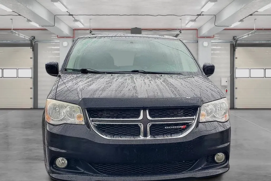 2013 Dodge Grand Caravan Crew photo 1