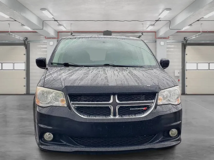 2013 Dodge Grand Caravan Crew photo 1