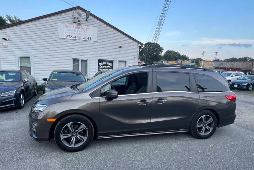 2018 Honda Odyssey Touring photo 1