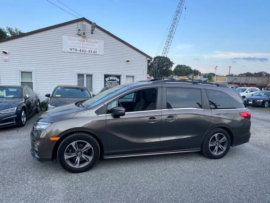 2018 Honda Odyssey Touring photo 1