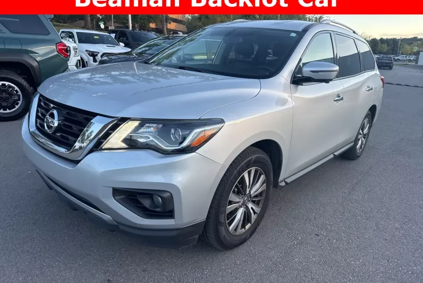 2019 Nissan Pathfinder SL photo 1
