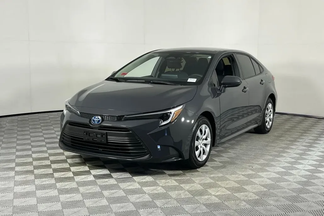 2025 Toyota Corolla Hybrid LE photo 1