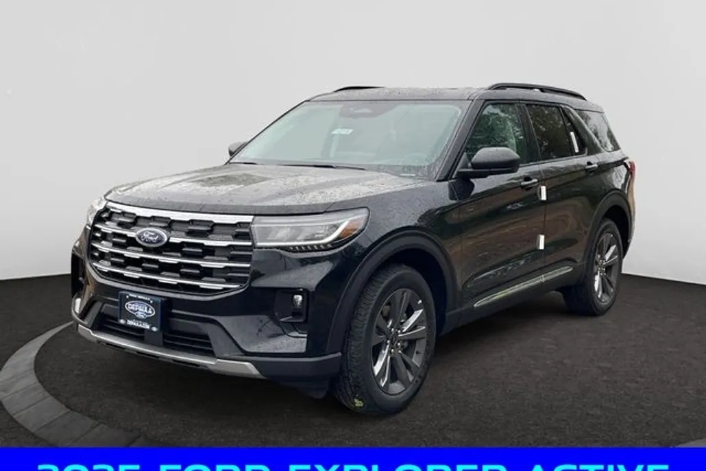 2025 Ford Explorer photo 1