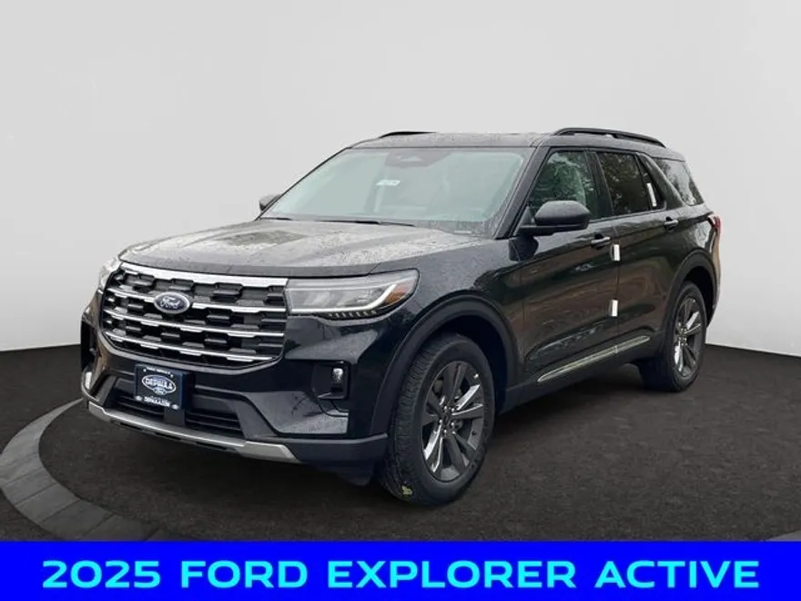 2025 Ford Explorer photo 1