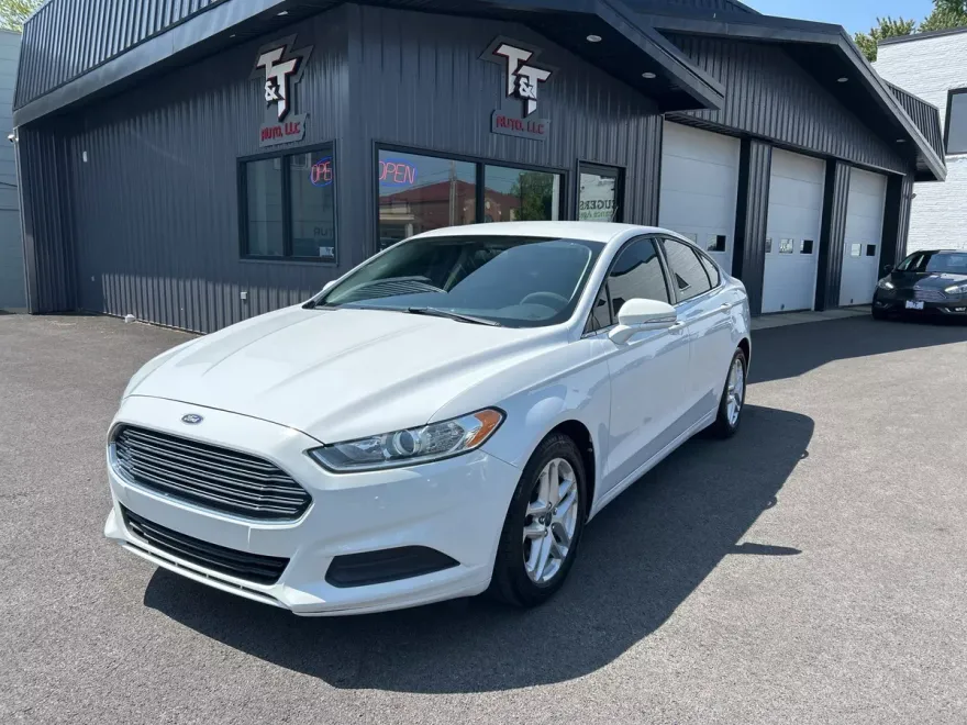 2014 Ford Fusion SE photo 1