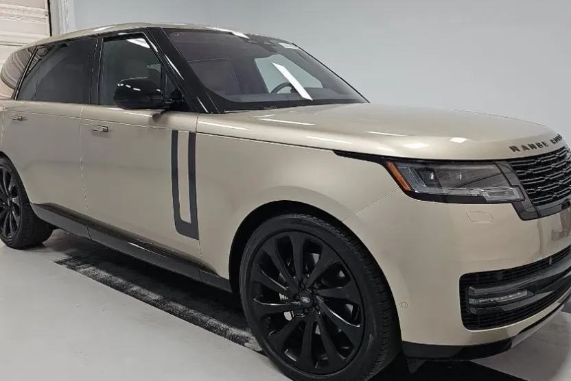 2023 Land Rover Range Rover SE photo 1