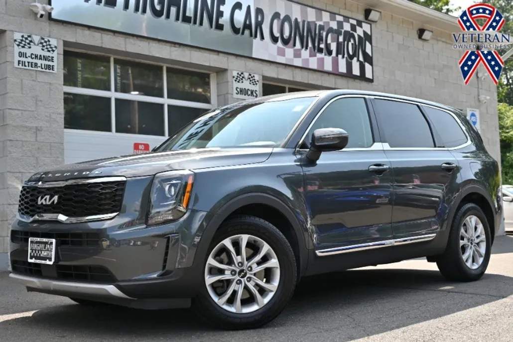 2022 Kia Telluride LX photo 1