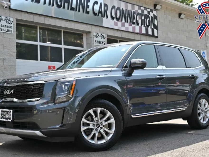2022 Kia Telluride LX photo 1