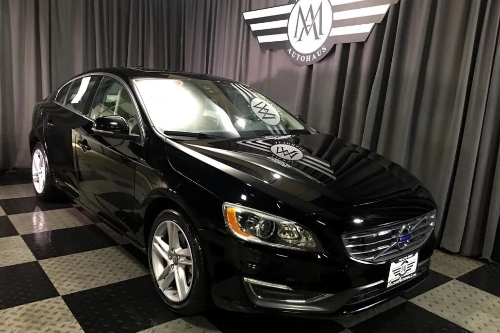 2015 Volvo S60 Platinum photo 1